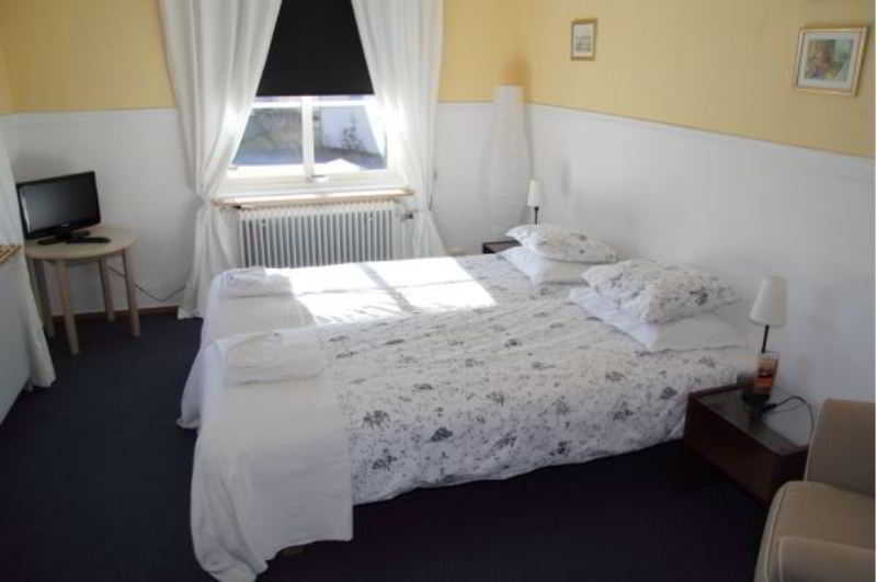 Åsbro Hotel Perolofgarden מראה חיצוני תמונה